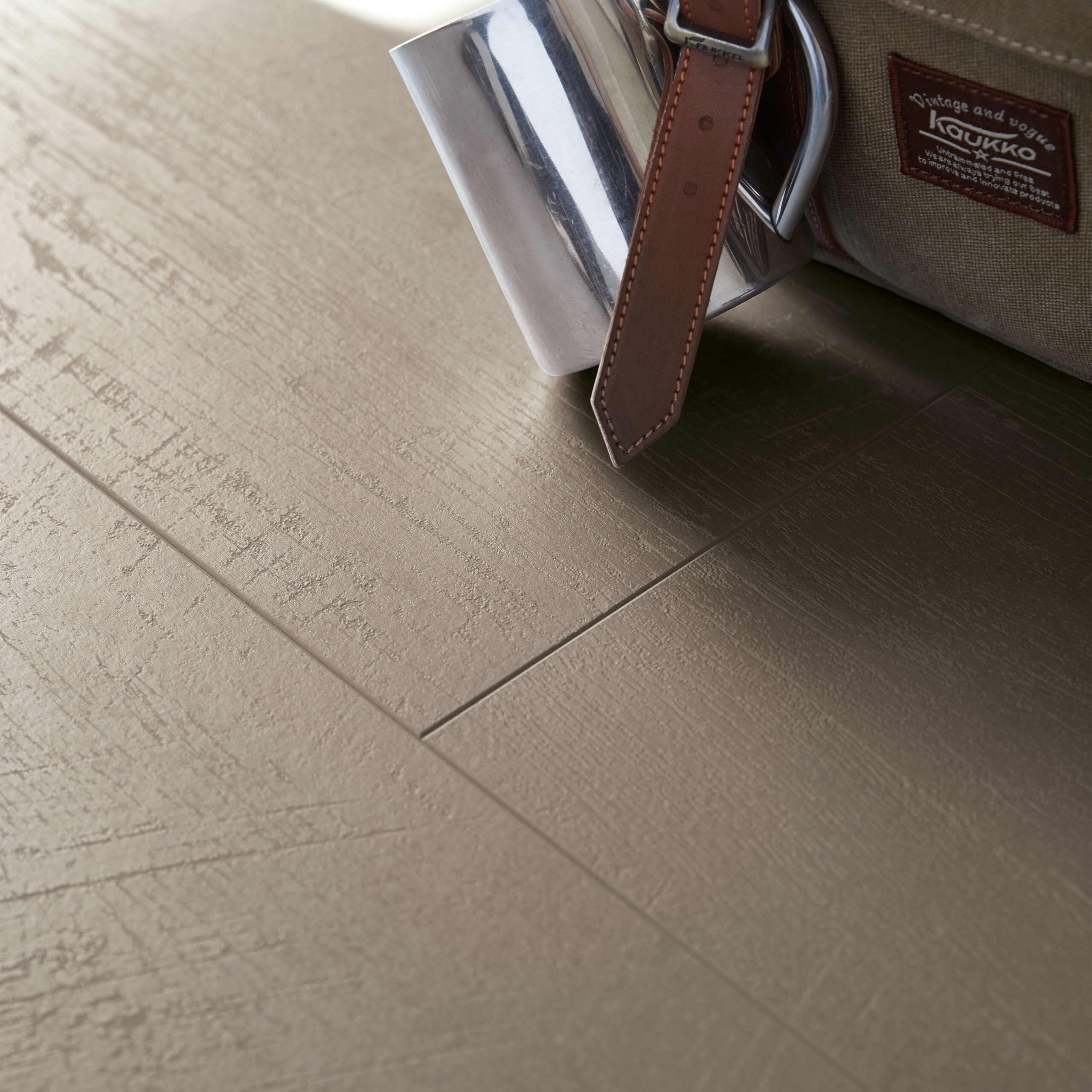 6480_Nadura_NB400_Detail_01 6480_rustic kremove sedy_nadura_dlazba_kamen_drevo_meiser