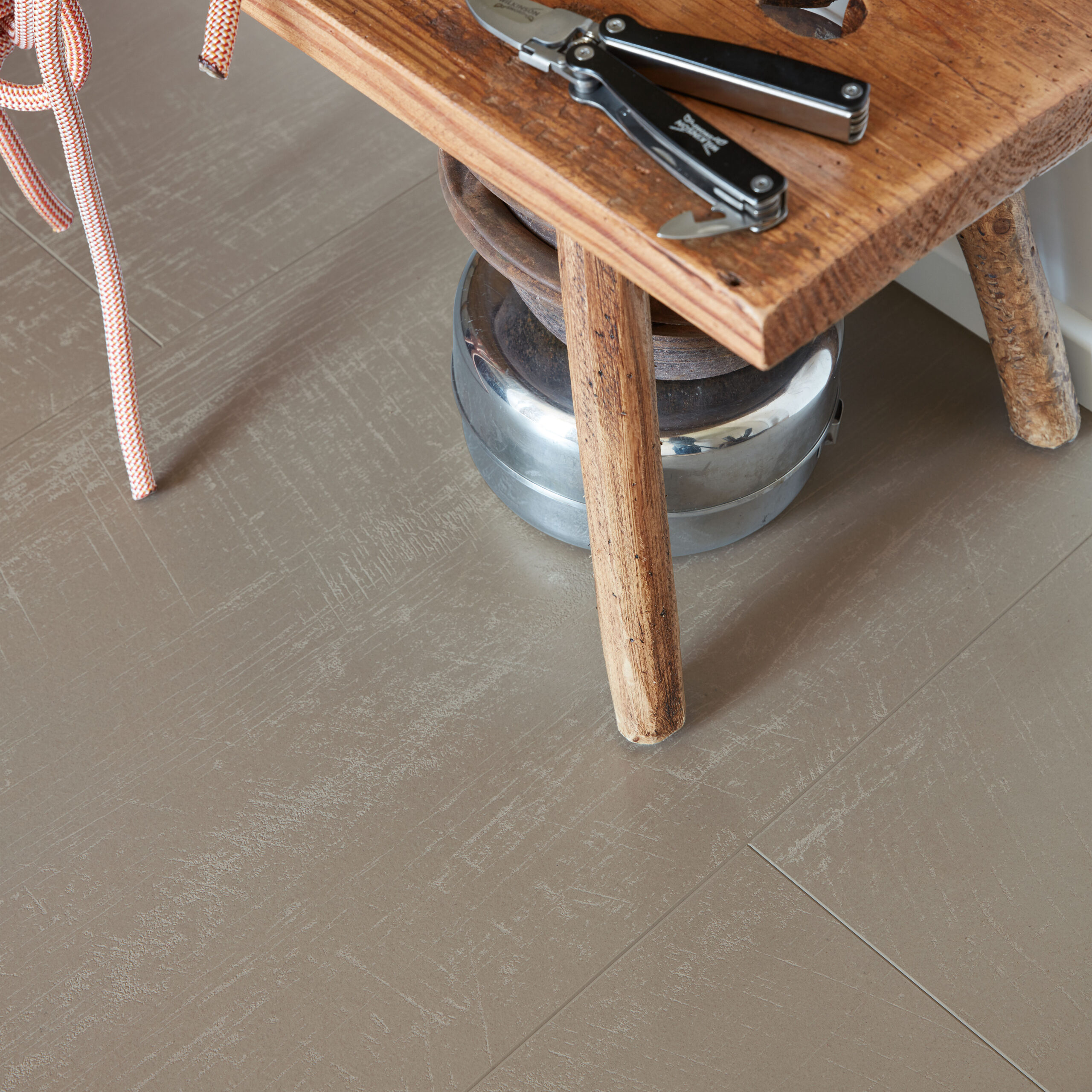 6480_Nadura_NB400_Detail_05 6480_rustic kremove sedy_nadura_dlazba_kamen_drevo_meiser